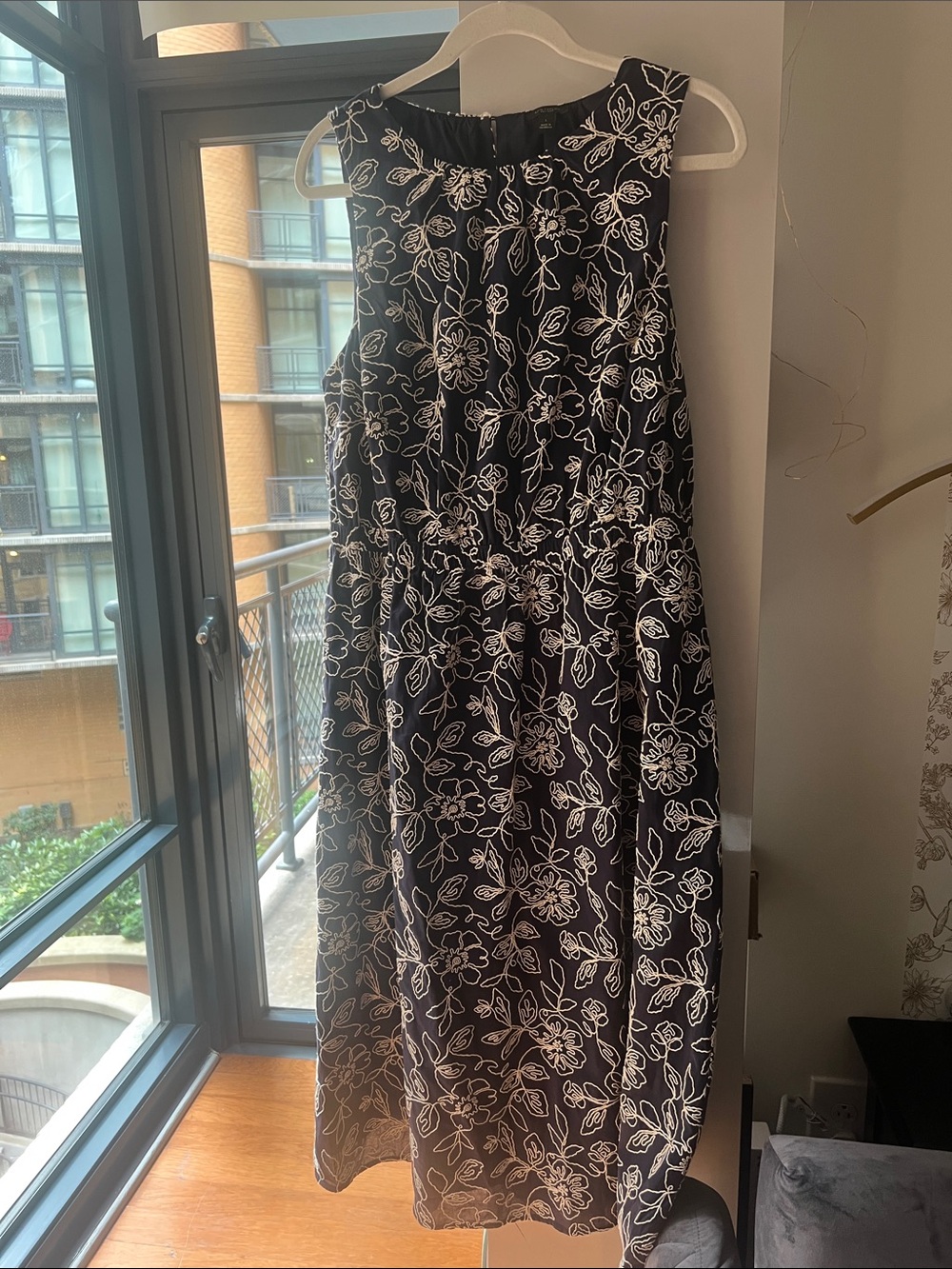 Ann Taylor Sleeveless Navy Blue and White 3D Sewn Flower Midi Dress